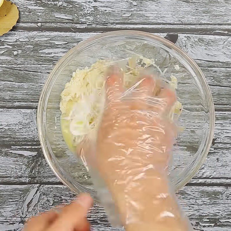 Step 3 Mixing the cake batter Fried cassava cake with coconut