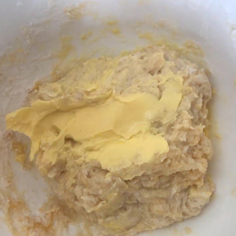 Step 1 Mix the dough for Raisin Bread using an air fryer