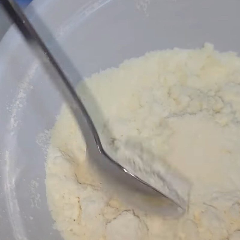 Step 1 Mix the cake batter for Macaron without an oven