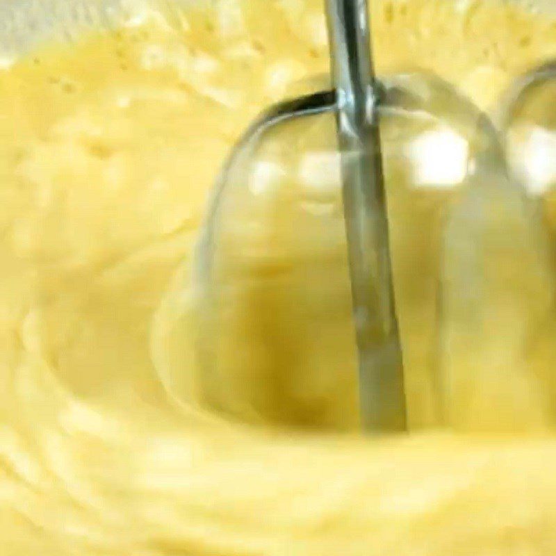 Step 2 Mix the cake batter for salted egg sponge cake using pre-mixed flour