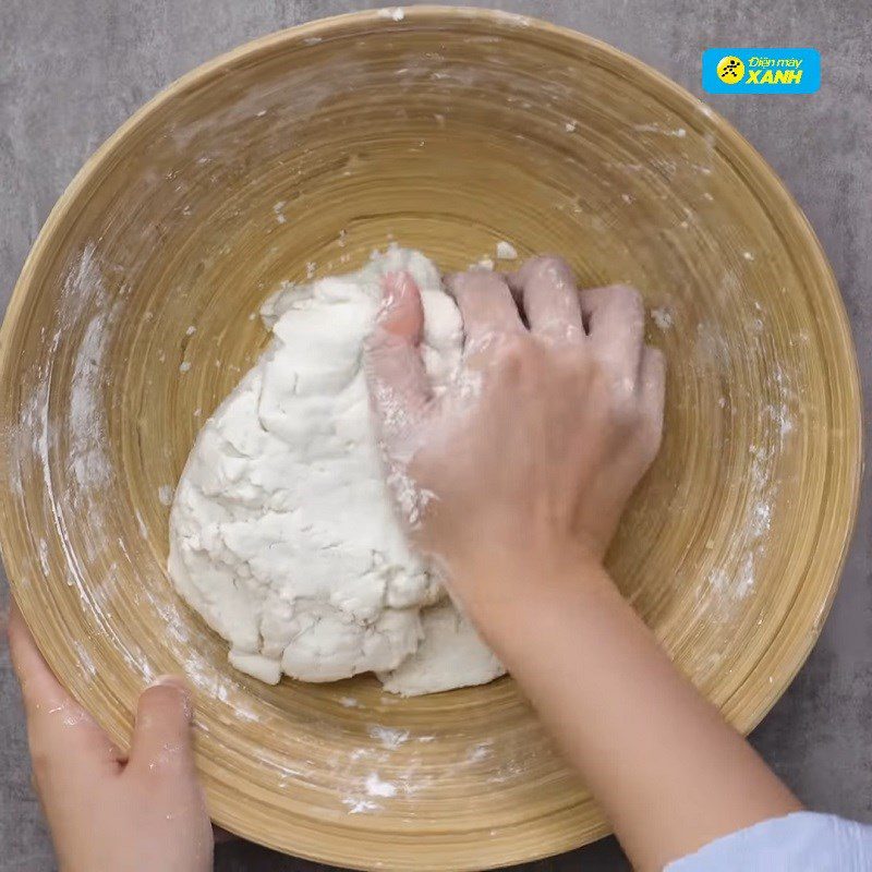 Step 2 Mixing the dough for colorful water-based cake