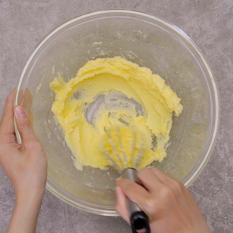 Step 2 Mix the cookie dough Matcha Cookies with Chocolate Filling