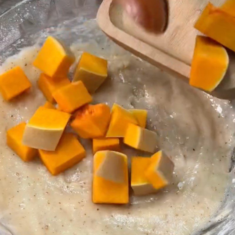 Step 2 Mix the batter for vegan pumpkin muffins (recipe from the TikTok channel Bếp chay XANH)