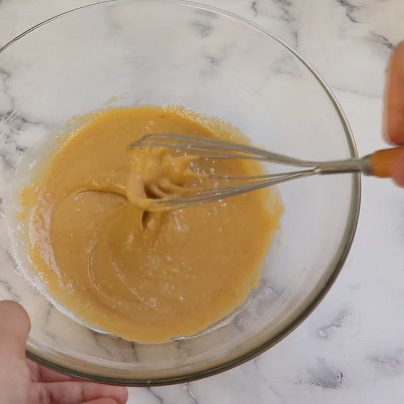 Step 2 Mix the cake batter for milk tea cake with black sugar pearls using an air fryer