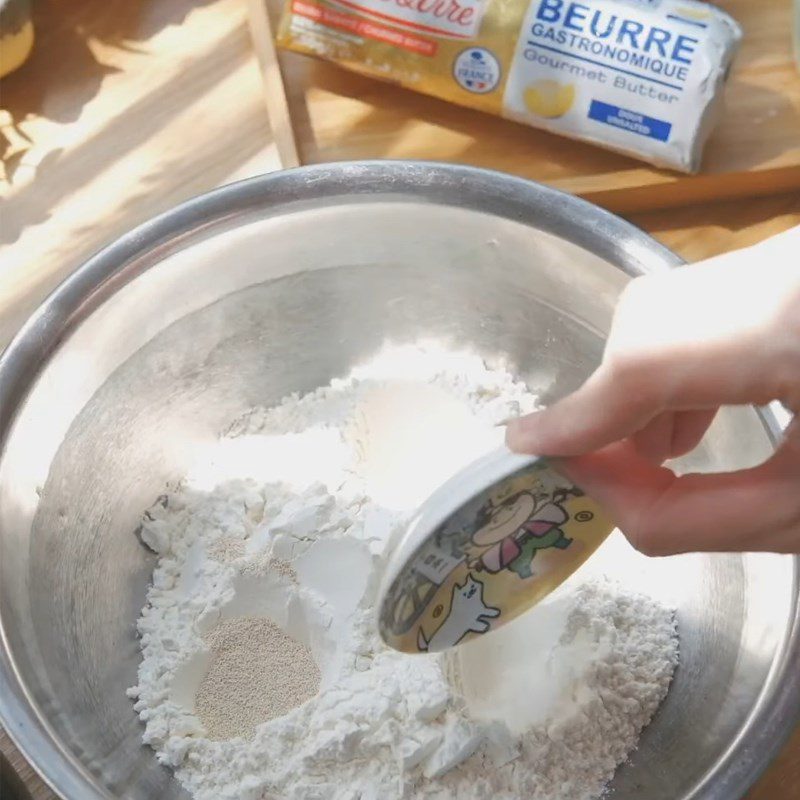 Step 1 Mixing the dough for Papparoti Bread using a steamer