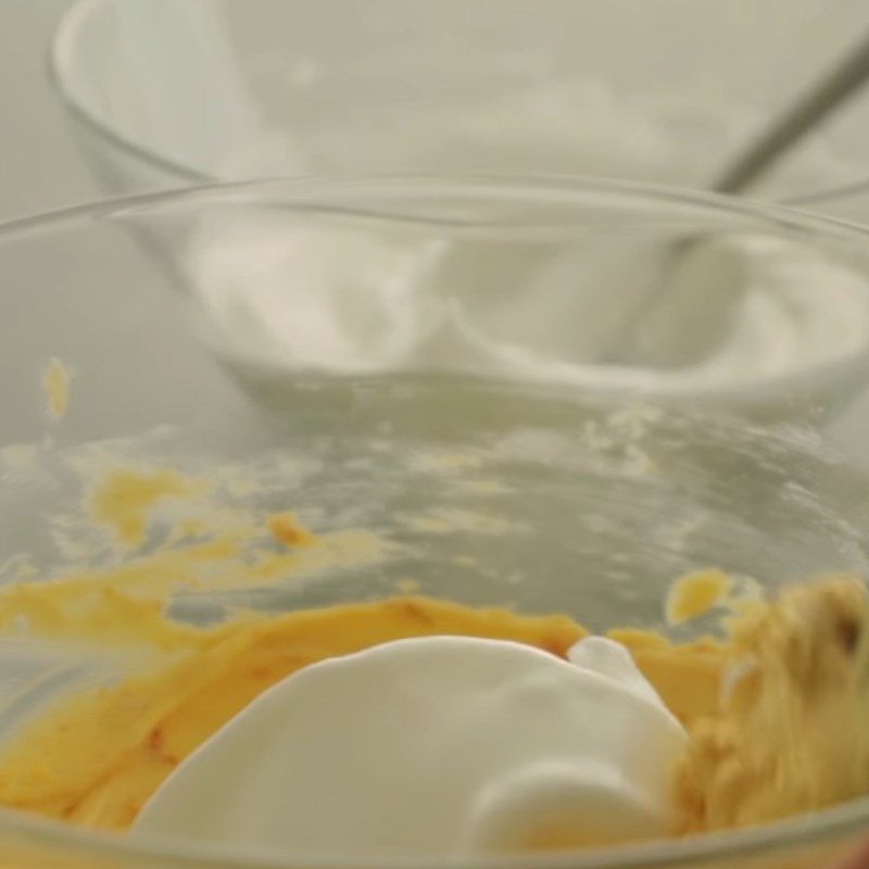 Step 4 Mixing cake batter Pumpkin-shaped cake