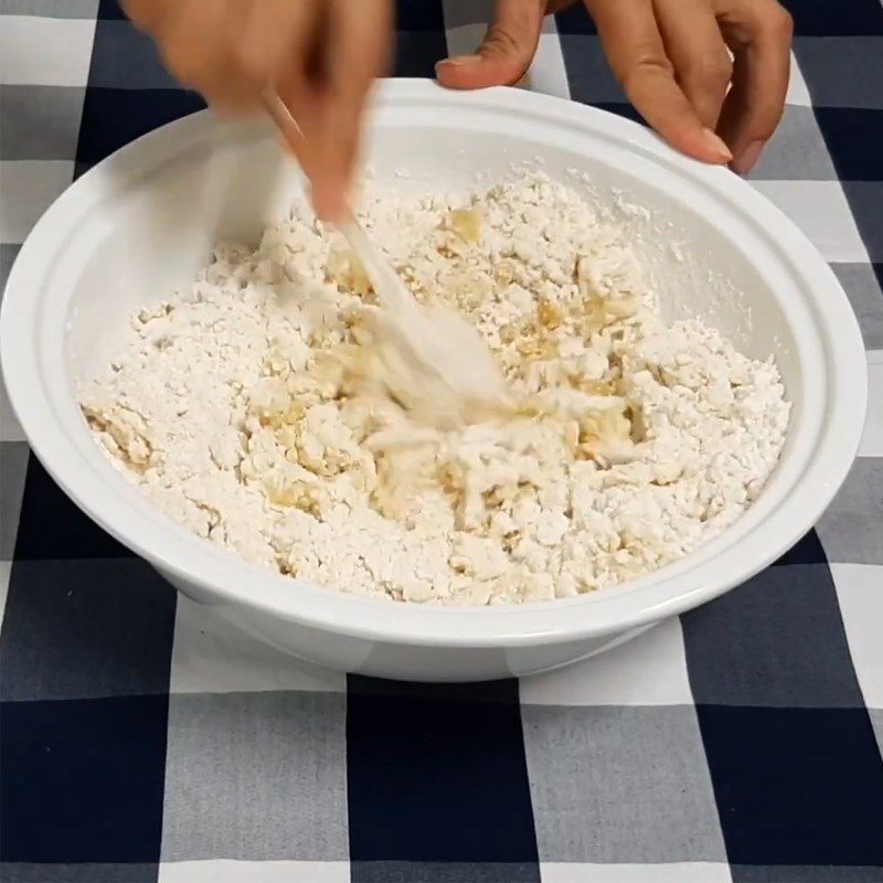 Step 4 Mix the dough Sweet potato buns with red bean filling