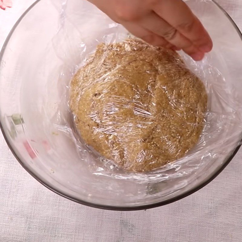 Step 1 Mix the dough for baked mooncakes using oatmeal flour