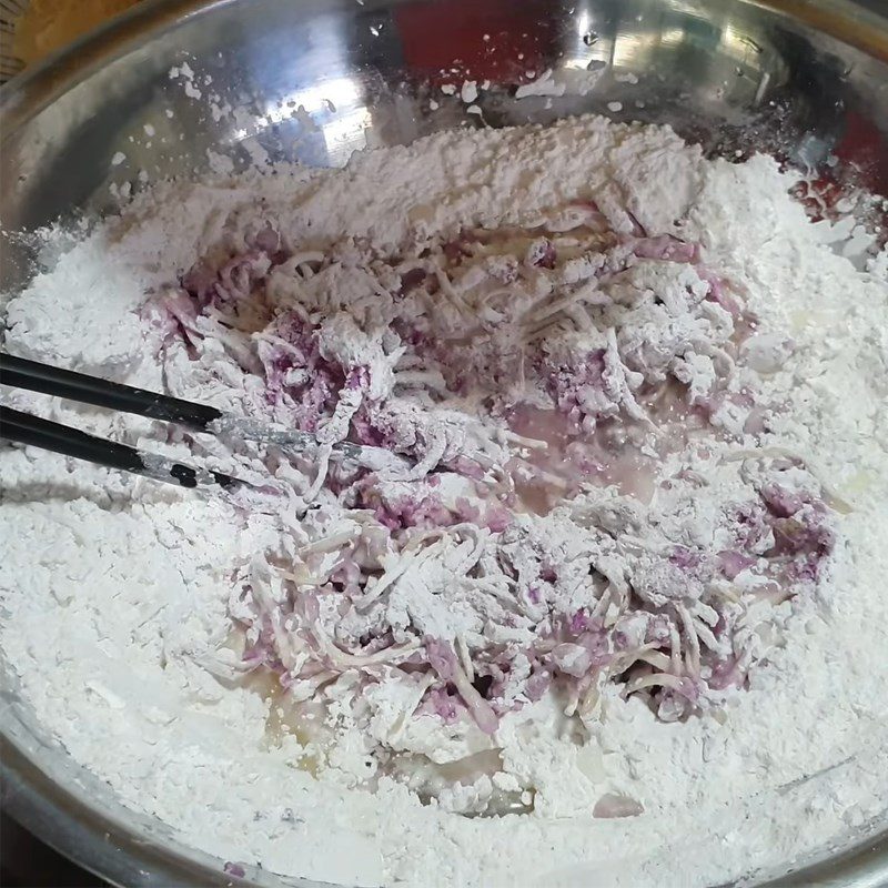 Step 4 Mix the dough for Bánh ít lá cẩm with taro