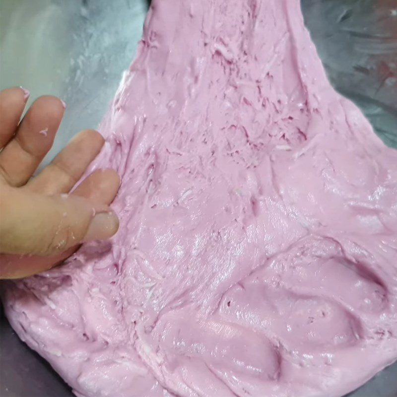 Step 4 Mix the dough for Bánh ít lá cẩm with taro