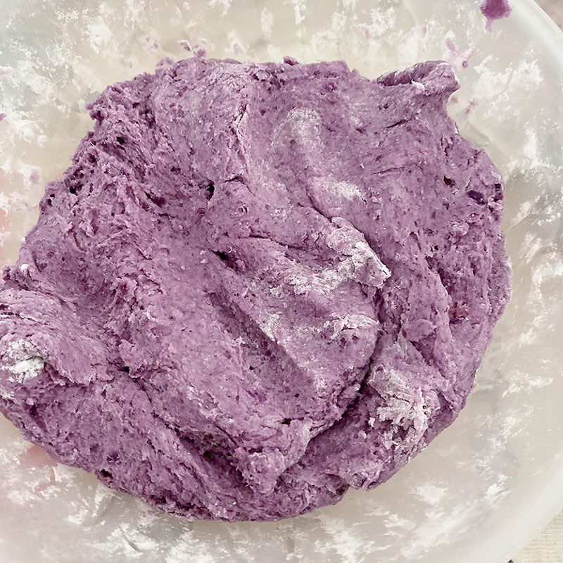 Step 2 Mix the sweet potato dough for Steamed Purple Sweet Potato Cake