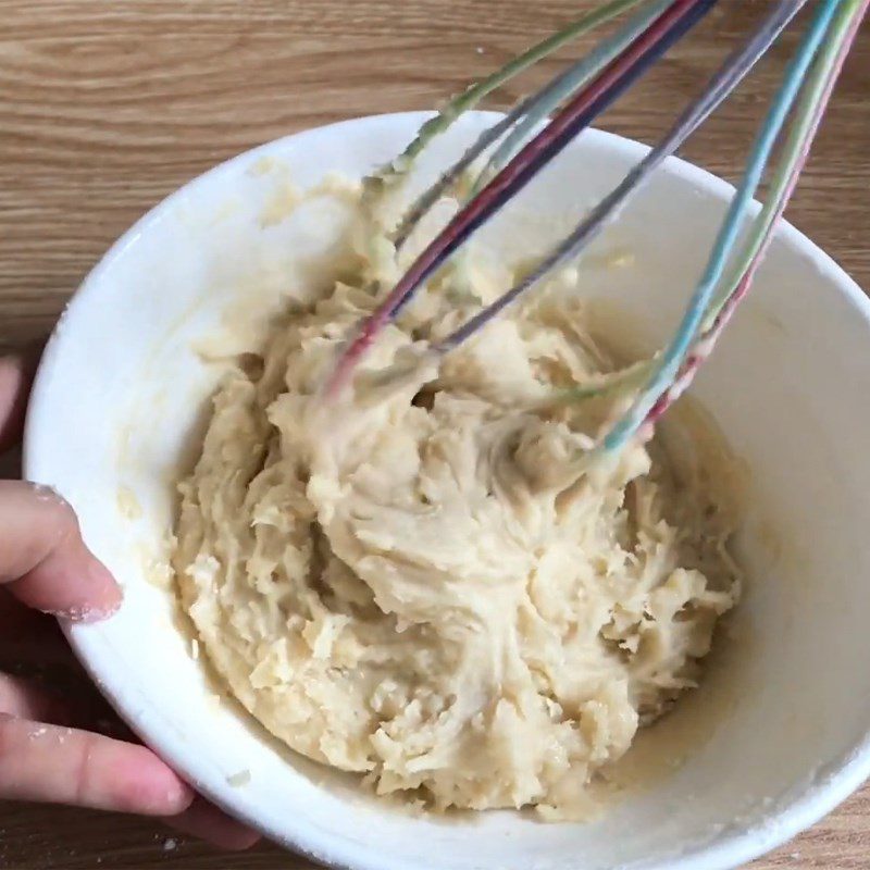 Step 2 Mix the cookie dough using an air fryer