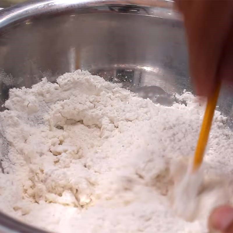 Step 1 Mix the dough with yeast Taro dumplings without filling