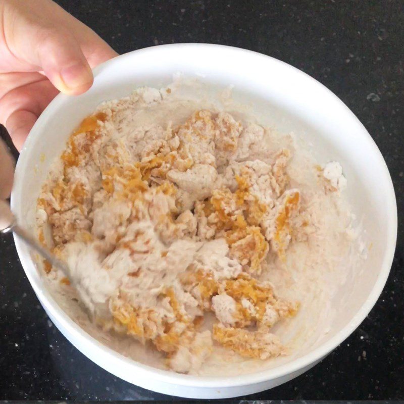 Step 2 Mix the pumpkin oatmeal dough Pumpkin oatmeal cake