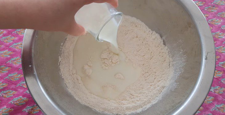 Step 2 Mix the dough and let it rise for pumpkin bao