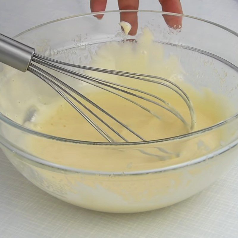 Step 1 Mix the cake batter for Sweet Sponge Cake