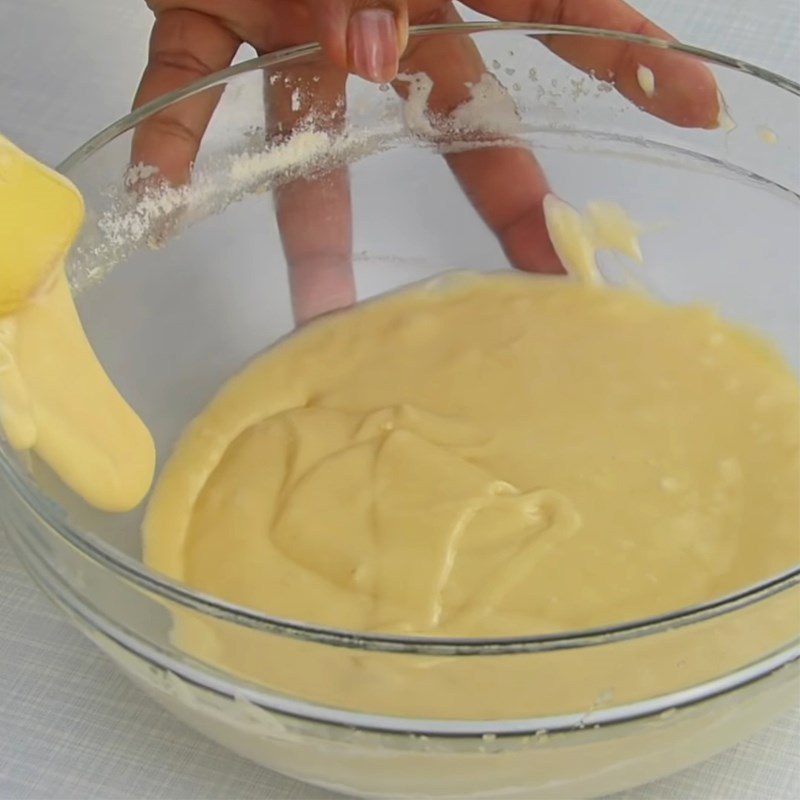 Step 1 Mix the cake batter for Sweet Sponge Cake