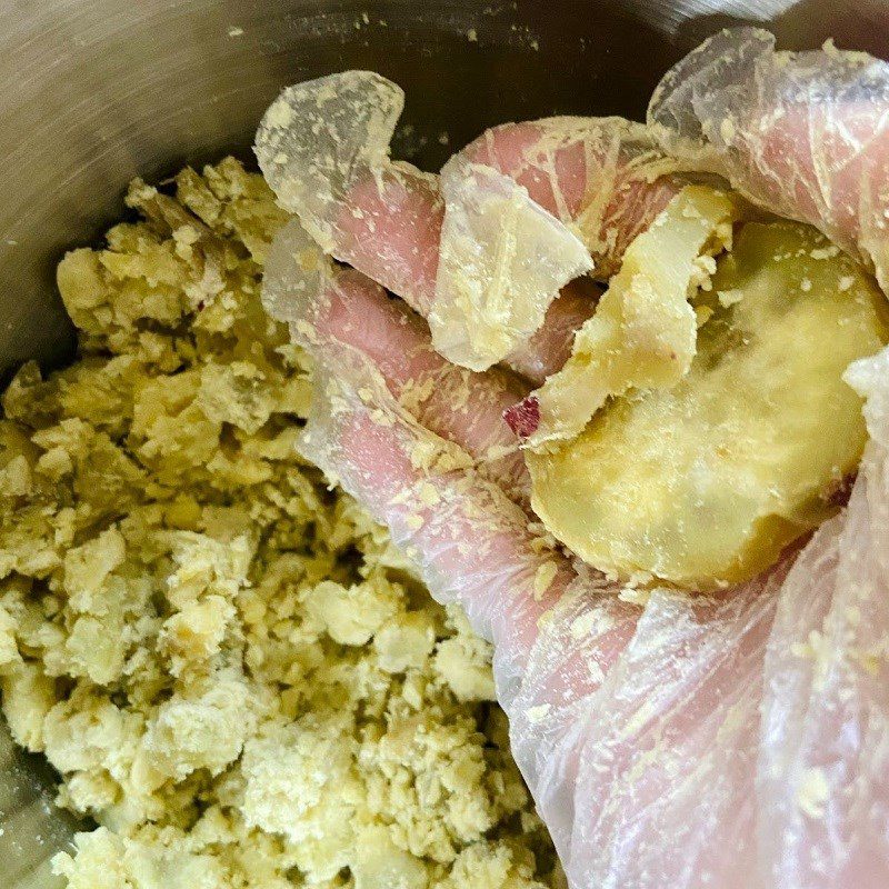 Step 2 Mixing dough for sweet potato chrysalis Sweet potato chrysalis with black sesame