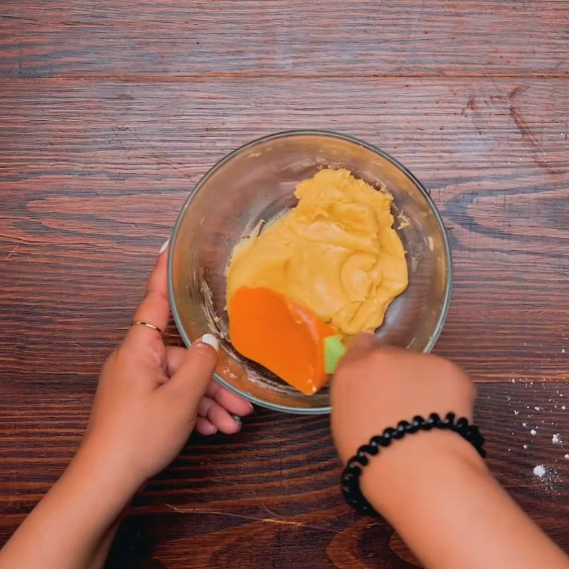 Step 5 Mixing the dough for the pastry Mooncake with salted egg and cheese