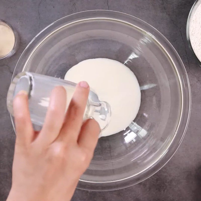 Step 1 Mix the dough for taro-filled doughnuts