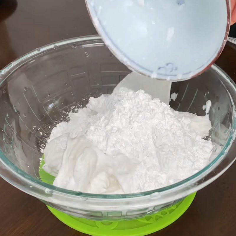 Step 4 Mix the dough and steam for the second time Traditional banh hoi