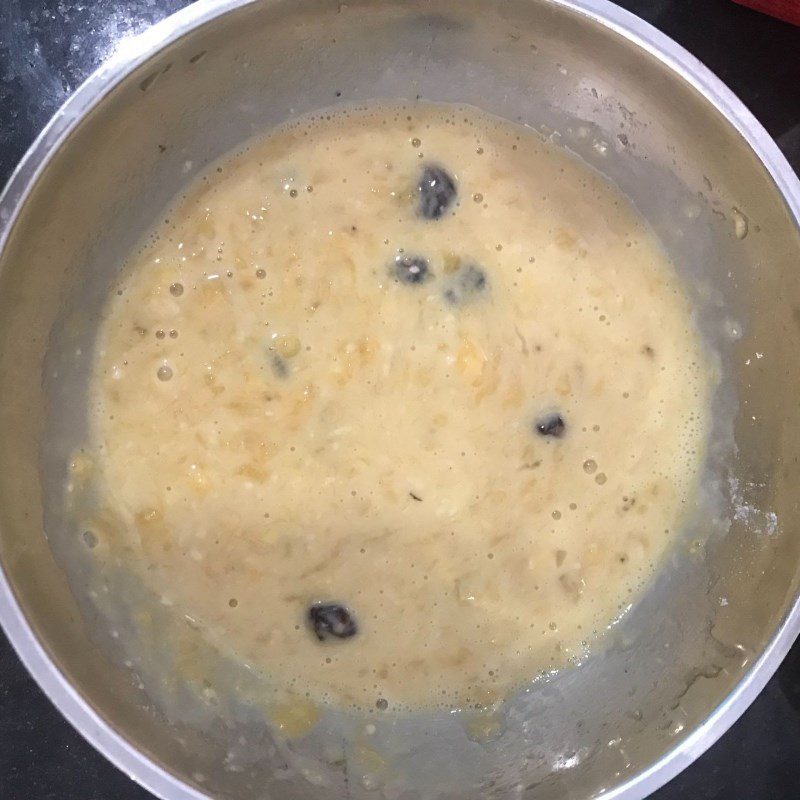 Step 1 Mix flour with banana Baked banana cake using all-purpose flour