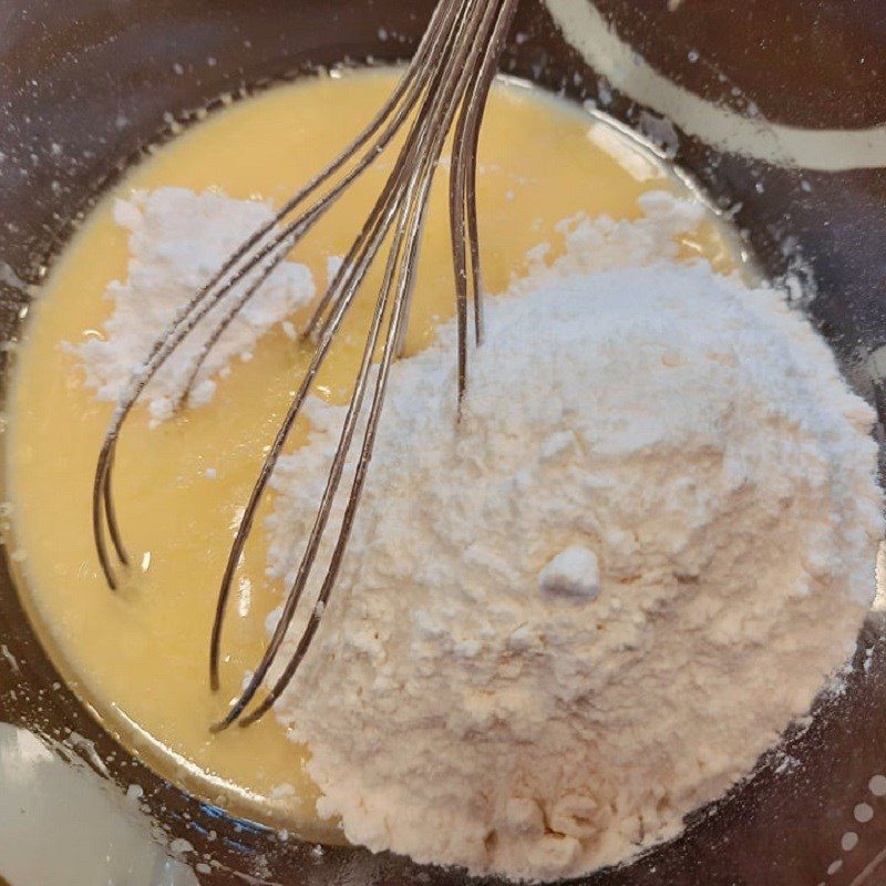 Step 2 Mix the flour with egg yolk for Banana Coconut Sponge Cake using the oven