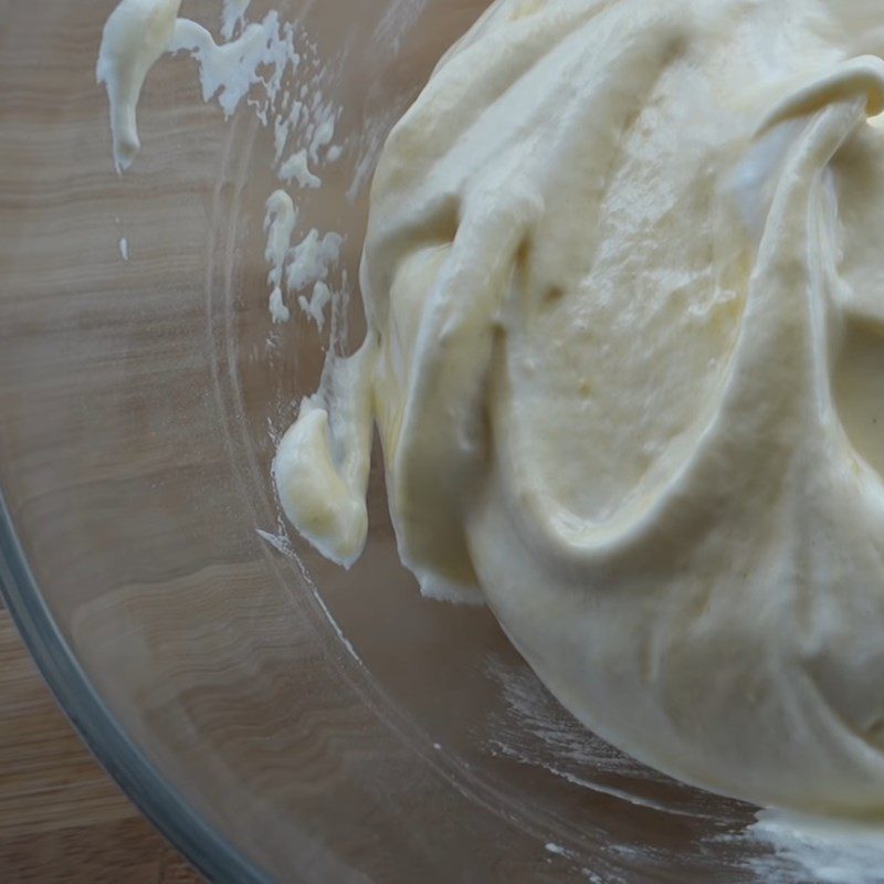 Step 3 Mix the batter with egg whites Steamed milk sponge cake