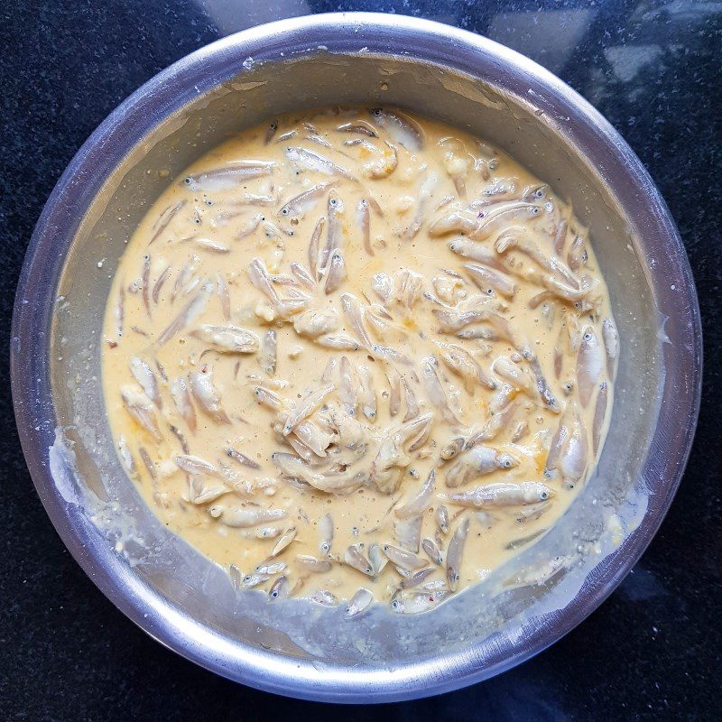 Step 1 Mix the Anchovies for Fried Anchovies with Wheat Flour and Rice Flour