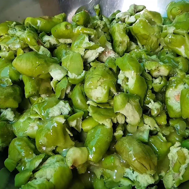 Step 4 Mix green mango with chili salt