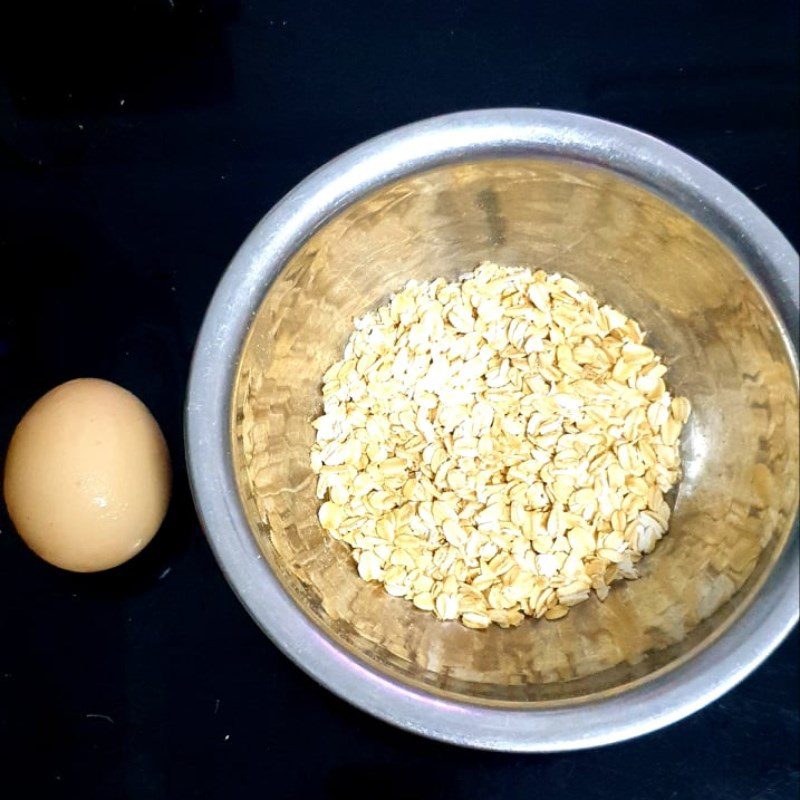 Step 1 Mix the ingredients for Banana Oatmeal Cake using an Air Fryer