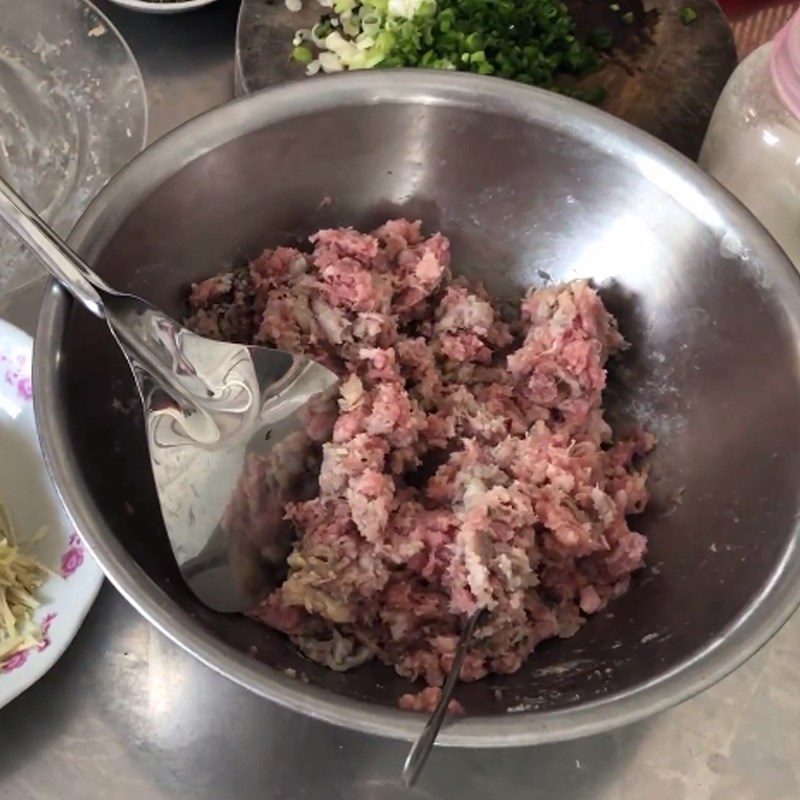 Step 3 Mix the ingredients Dried snakehead fish steamed with pork belly and eggs