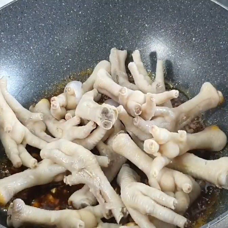 Step 3 Mix chicken feet Spicy satay chicken feet