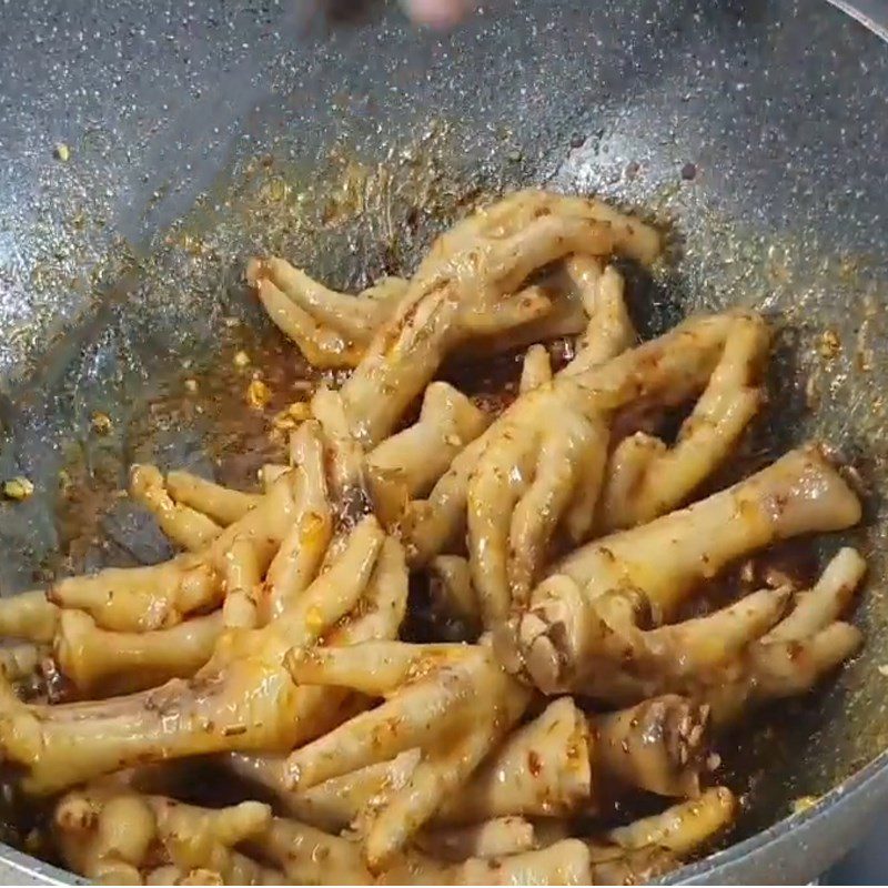 Step 3 Mix chicken feet Spicy satay chicken feet