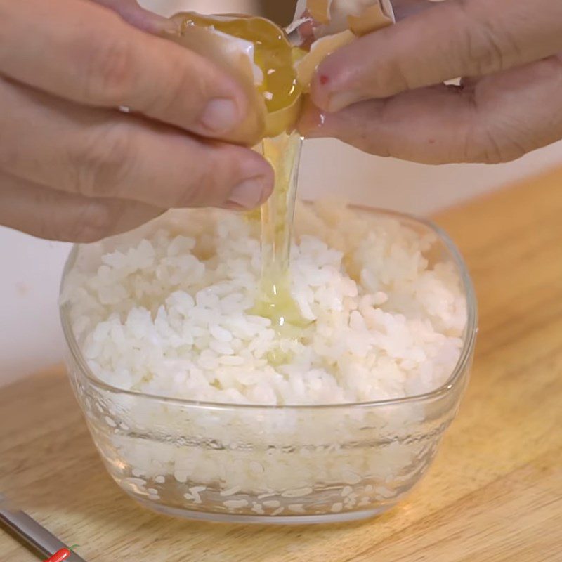 Step 1 Mix the rice and prepare the ingredients for Heart-shaped Fried Rice