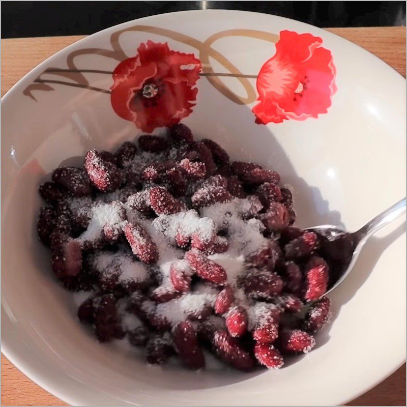 Step 3 Mix red beans with sugar Three-color dessert