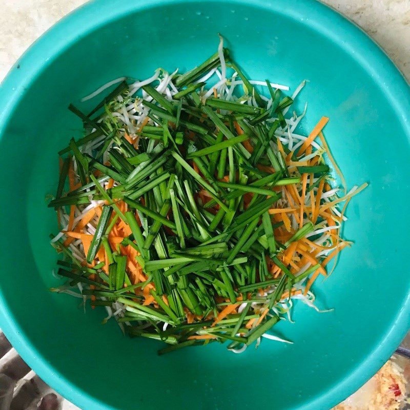 Step 3 Mix bean sprouts and chives Bean sprouts and chives (recipe shared by a user)