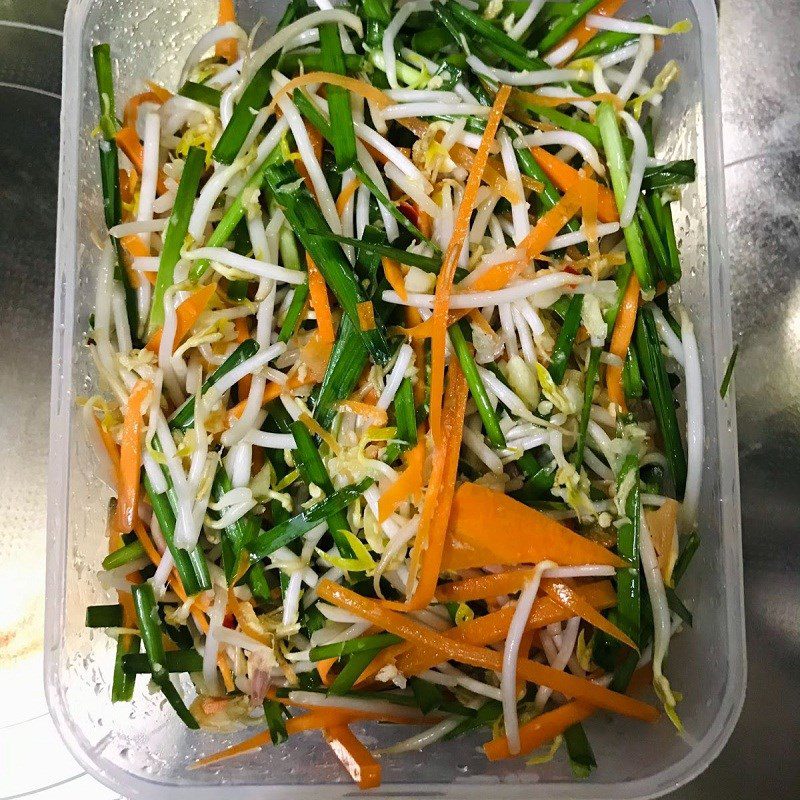 Step 3 Mix bean sprouts and chives Bean sprouts and chives (recipe shared by a user)