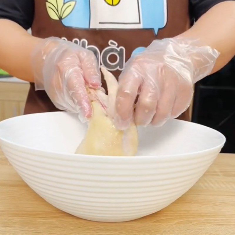 Step 2 Mix the salad for Chicken Salad with Green Onions (Recipe shared from Tiktok Cooking with TasteVN)