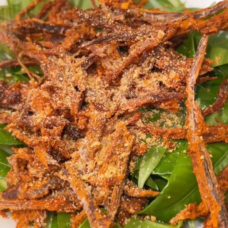 Step 2 Mixing the salad Dried beef salad with young star fruit (Recipe shared from Tiktok Cooking with TasteVN)