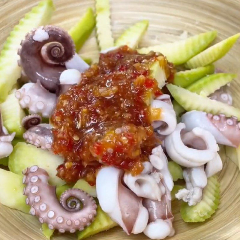 Step 3 Mixing the salad Thai octopus green mango salad (Recipe shared from Tiktok Cooking with TasteVN)