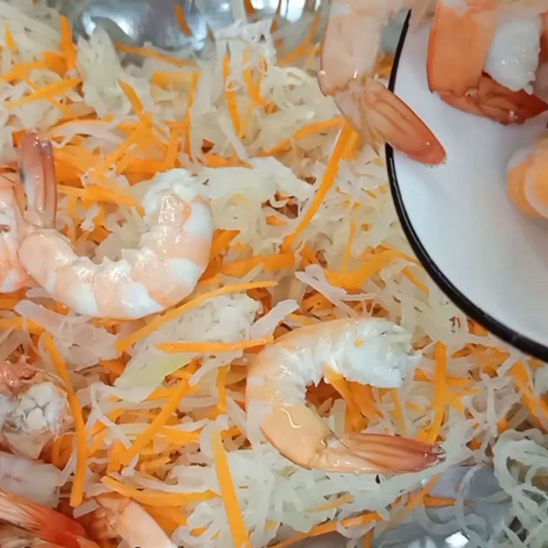 Step 5 Mixing salad Kohlrabi carrot shrimp meat salad