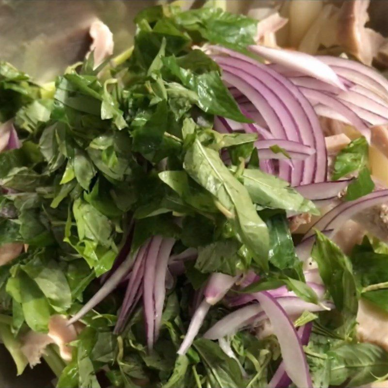 Step 4 Mix the salad Lotus stem salad with pig stomach