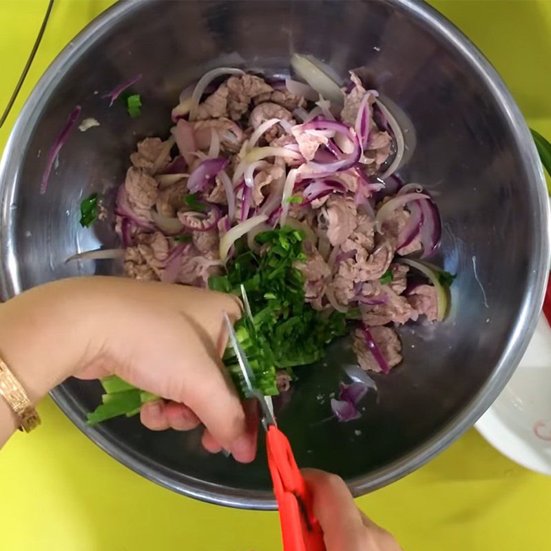 Step 5 Mix the salad for Beef Onion Salad