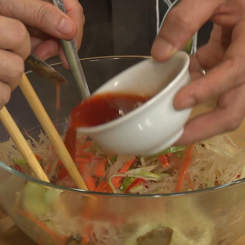 Step 4 Mixing the salad for jelly salad