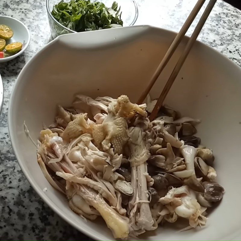 Step 3 Mixing the salad Chicken salad with onion and calamondin