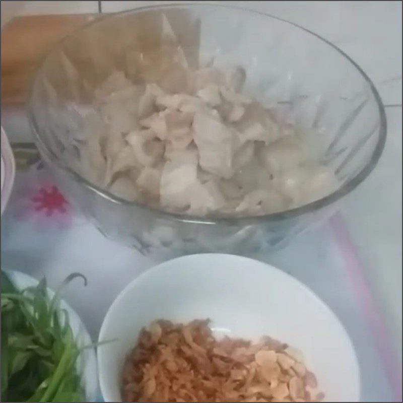 Step 4 Mixing the salad Shrimp and Rambutan Salad