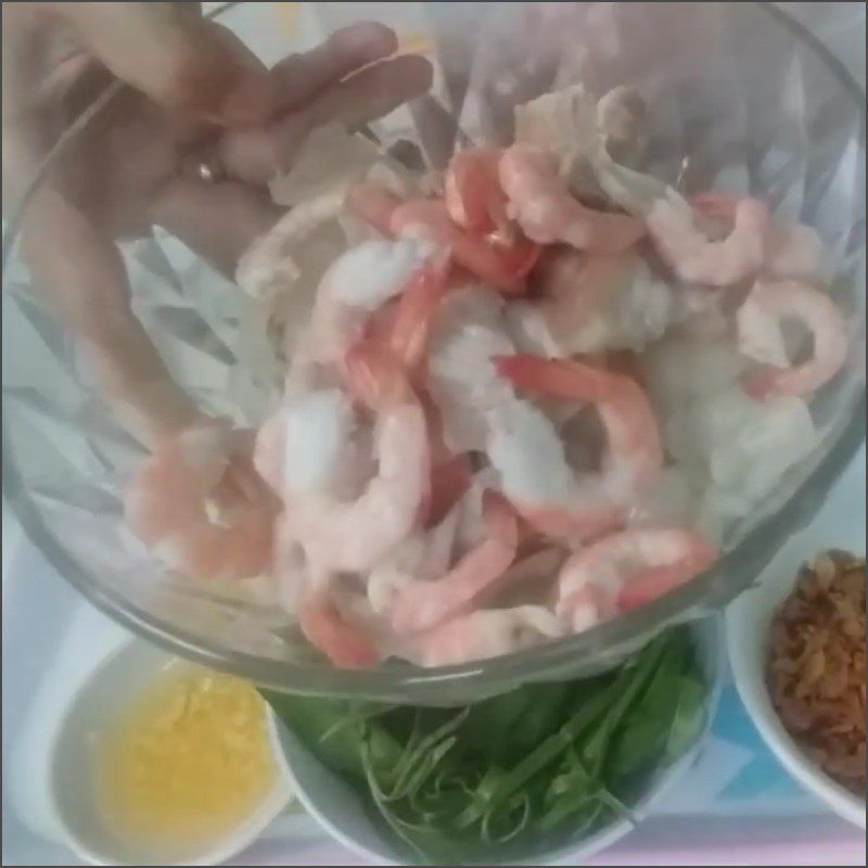 Step 4 Mixing the salad Shrimp and Rambutan Salad