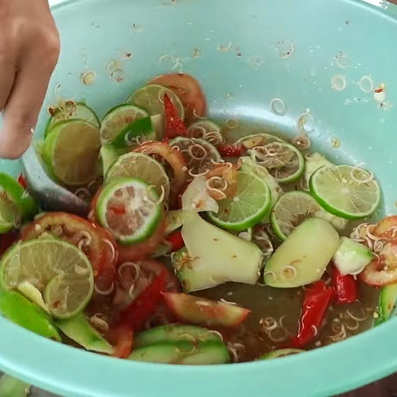 Step 4 Mix the salad Thai-style octopus salad with lime and chili