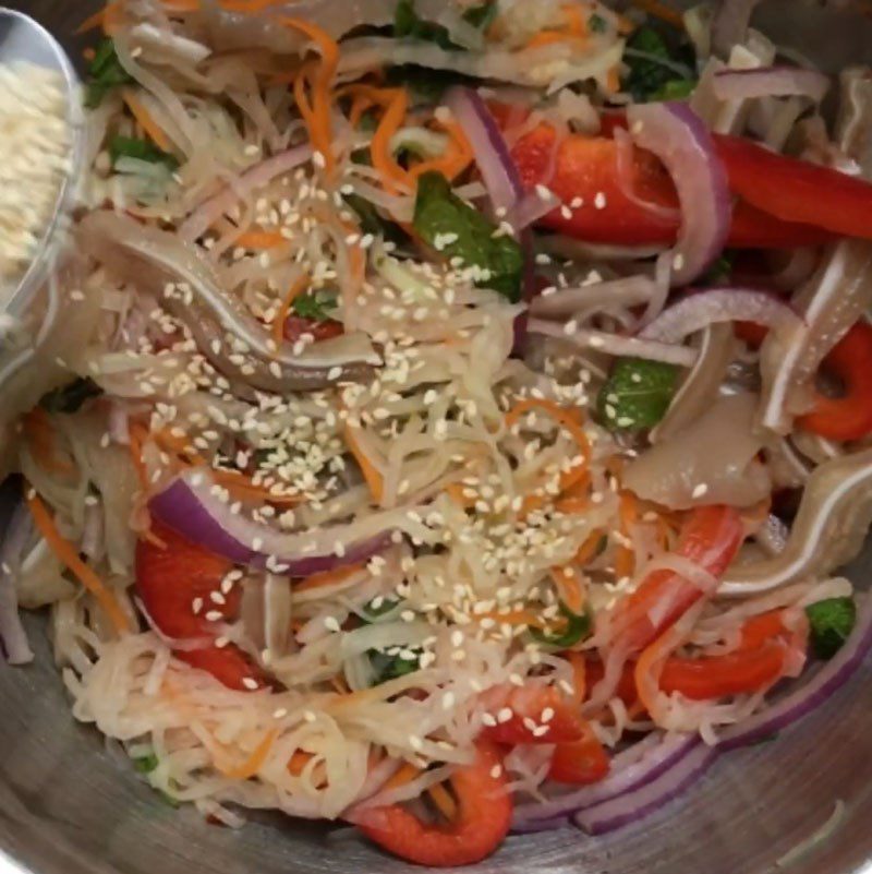 Step 5 Mix the salad for the kohlrabi, carrot, and pig ear salad